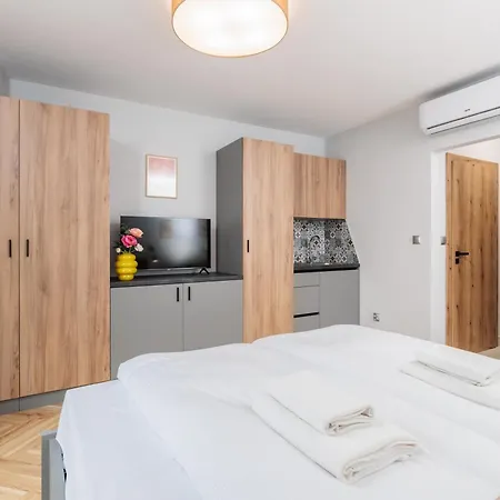 Apartment Modern Comfort - Langiewicza - By Upstairs Krakow