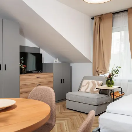 Modern Comfort - Langiewicza - By Upstairs Apartment *