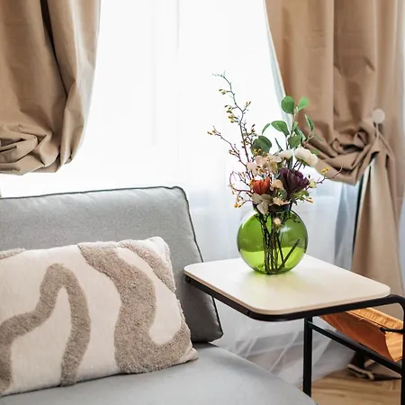Modern Comfort - Langiewicza - By Upstairs Apartment