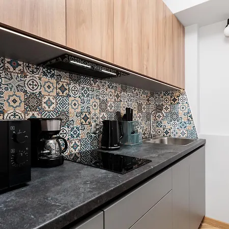 Modern Comfort - Langiewicza - By Upstairs Apartment