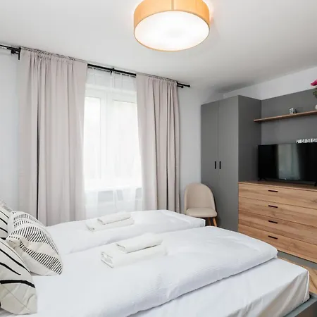 Modern Comfort - Langiewicza - By Upstairs Apartment