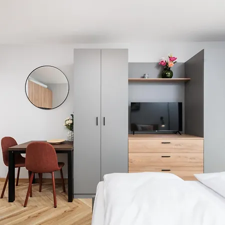 Modern Comfort - Langiewicza - By Upstairs Apartment